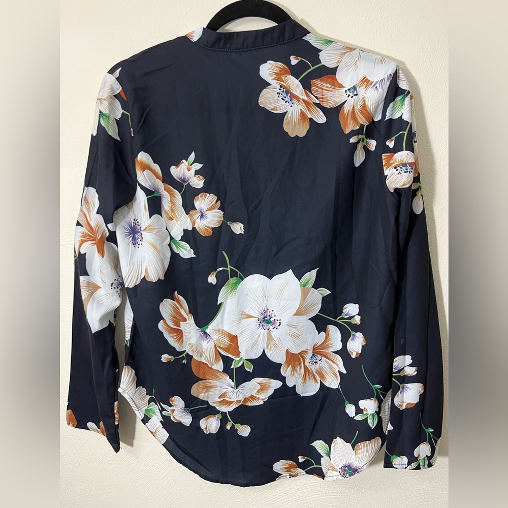 Floral print split neck top, size small. - Picture 2 of 4